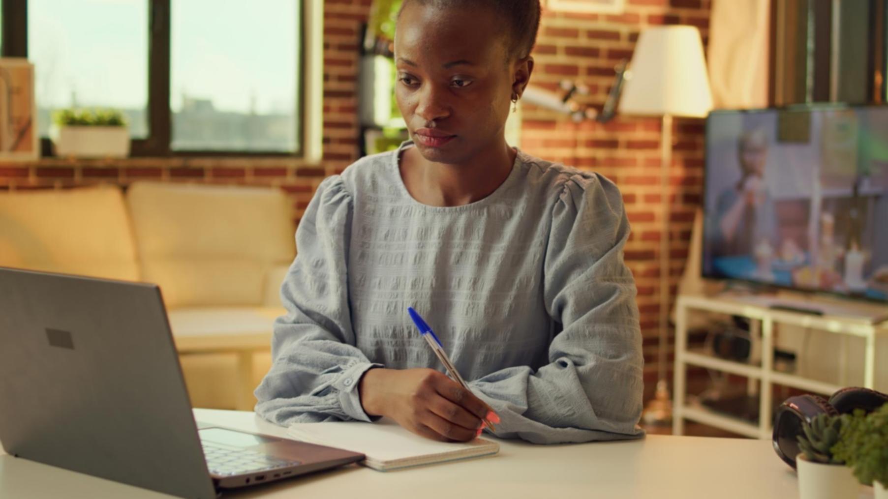 User context analysis for Vietnamese mobile app users